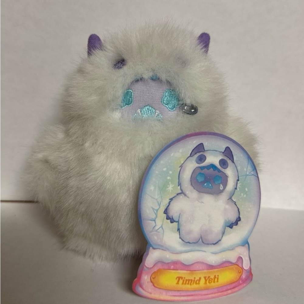 ShinWoo Cold Bear Hug Blind Box Plush Pendent (Timid Yeti)